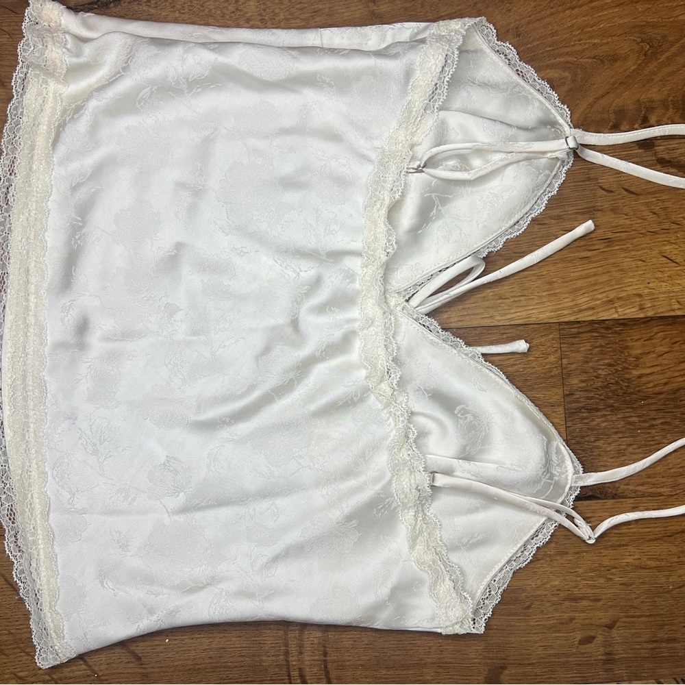 Little Lie Women’s Small Ivory Lave Top with bow - Picture 4 of 8